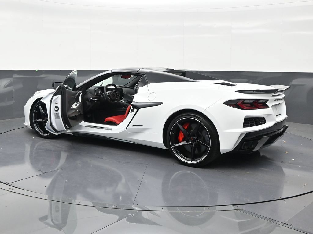 Used 2025 Chevrolet Corvette E-Ray AWD/4WD image 31