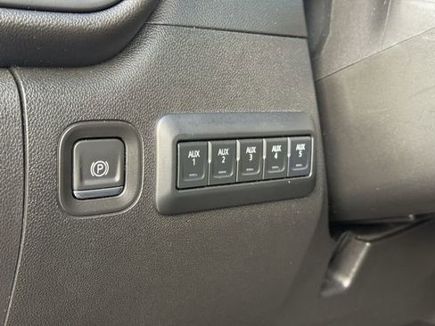 Used 2024 Chevrolet Silverado 2500 Custom w/ Custom Value Package image 16