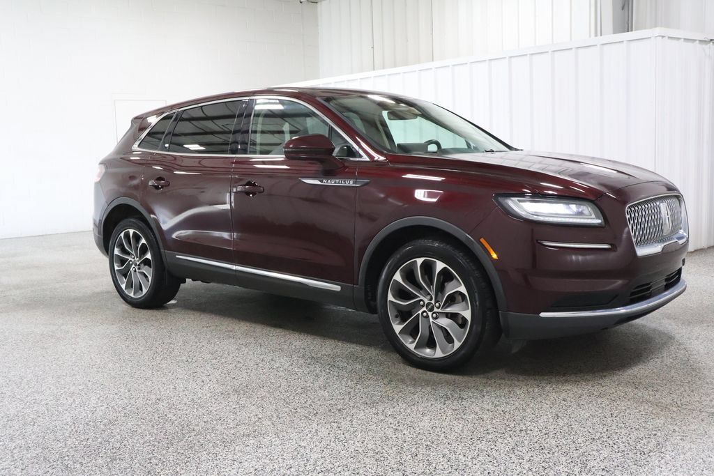 Used 2023 Lincoln Nautilus Reserve AWD/4WD image 2