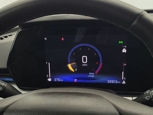 Used 2025 Chevrolet Trax LT w/ LT Convenience Package FWD image 16