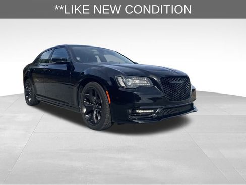 Used 2022 Chrysler 300 Touring L image 3