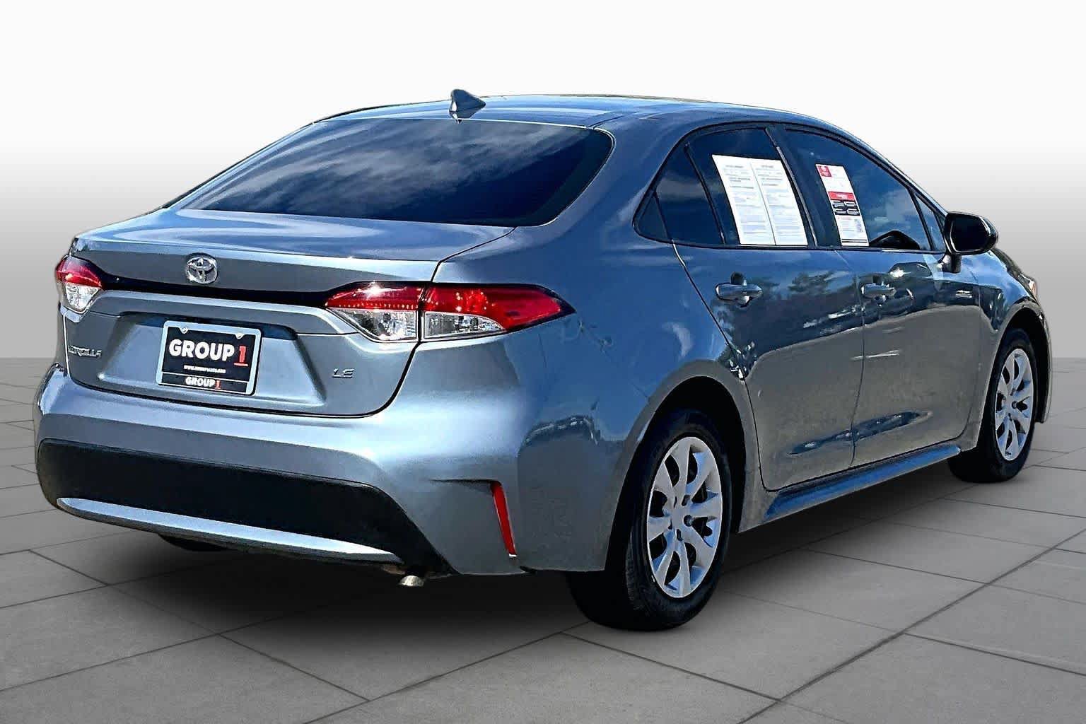 Used 2022 Toyota Corolla LE FWD image 12