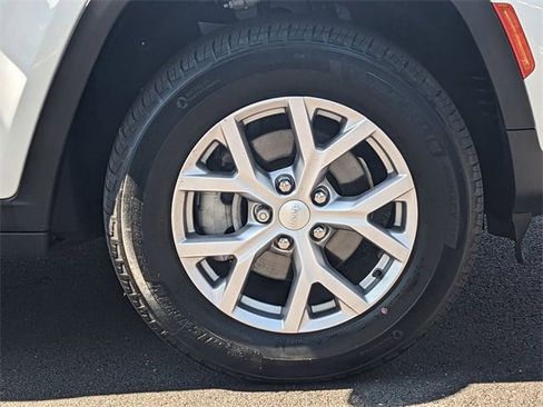 Certified 2022 Jeep Grand Cherokee Limited image 32