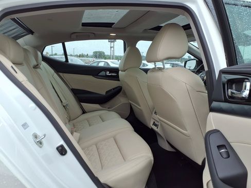 Used 2023 Nissan Maxima Platinum FWD image 29