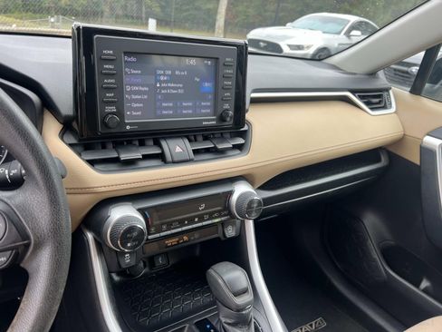 Used 2021 Toyota RAV4 XLE image 29