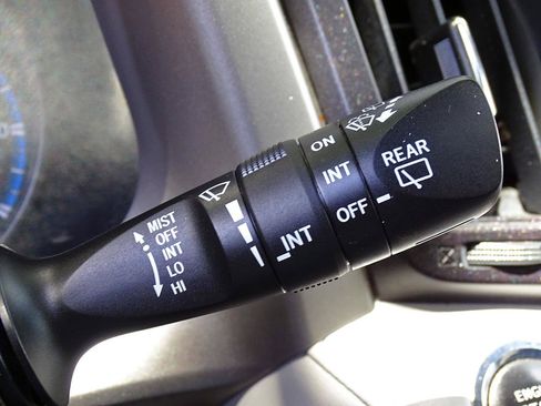 Used 2017 Toyota RAV4 XLE AWD/4WD image 29