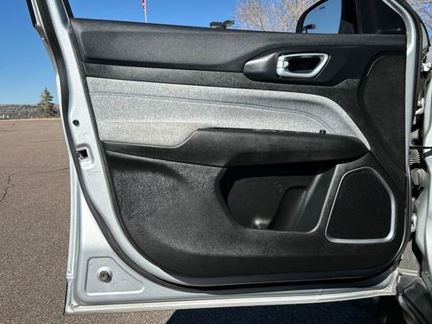 Used 2024 Jeep Compass Latitude image 27