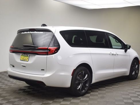 New 2026 Chrysler Pacifica Select AWD/4WD image 6