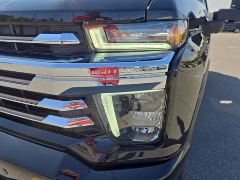 Used 2022 Chevrolet Silverado 2500 High Country w/ Z71 Off-Road Package image 10