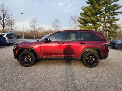 Used 2023 Jeep Grand Cherokee Altitude image 4