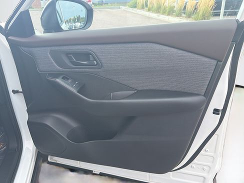 Used 2023 Nissan Rogue S AWD/4WD image 33
