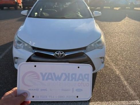 Used 2017 Toyota Camry LE FWD image 2