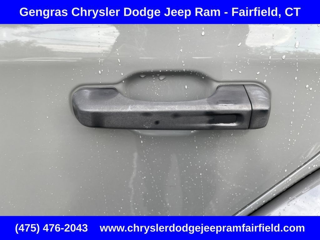 Used 2018 Jeep Wrangler Unlimited Sahara AWD/4WD image 31