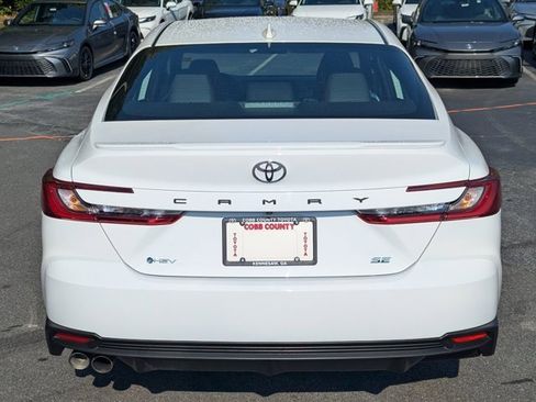 Used 2025 Toyota Camry SE image 6