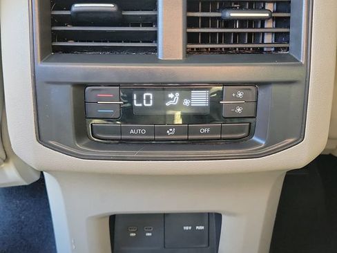 Used 2023 Volkswagen Atlas SEL AWD/4WD image 14