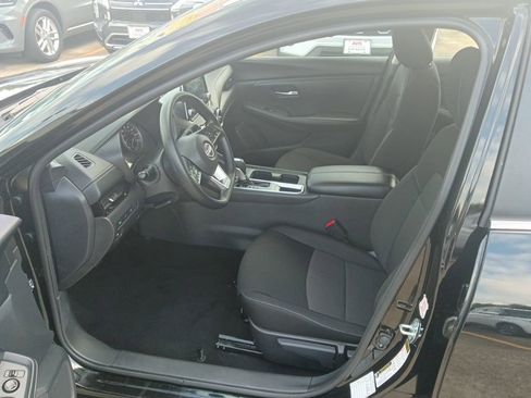 Used 2025 Nissan Sentra SV FWD image 4