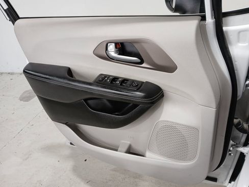 Used 2024 Chrysler Voyager LX FWD image 32