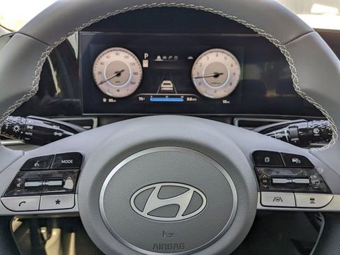 Certified 2025 Hyundai Elantra SEL FWD image 28