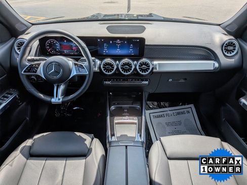 Used 2025 Mercedes-Benz GLB 250 4MATIC image 17