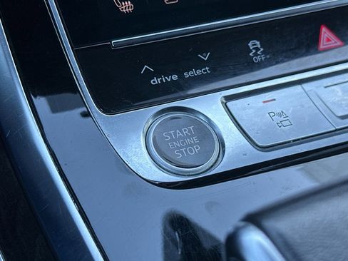 Used 2023 Audi Q8 Prestige w/ Prestige Package image 21