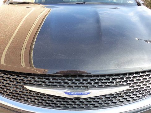 Used 2020 Chrysler Pacifica Touring w/ Tire & Wheel Group FWD image 13