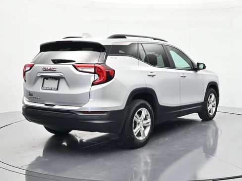 Used 2022 GMC Terrain SLE w/ Driver Convenience Package FWD image 5