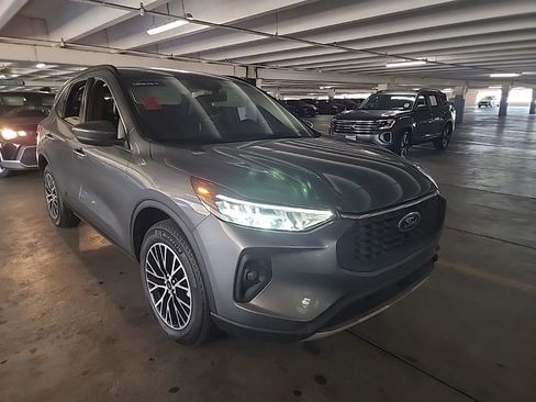 Used 2024 Ford Escape SE FWD image 1