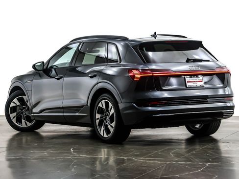 Used 2022 Audi e-tron Premium w/ Convenience Plus Package image 12