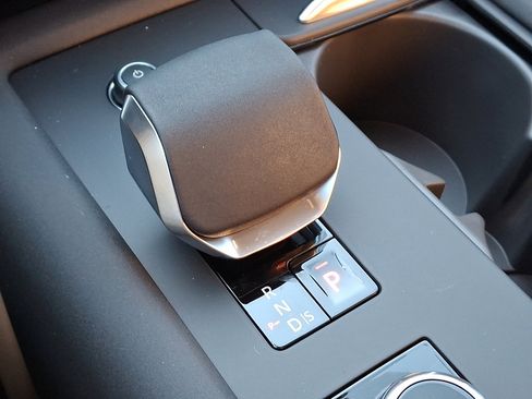 New 2026 Land Rover Discovery Limited Edition image 13