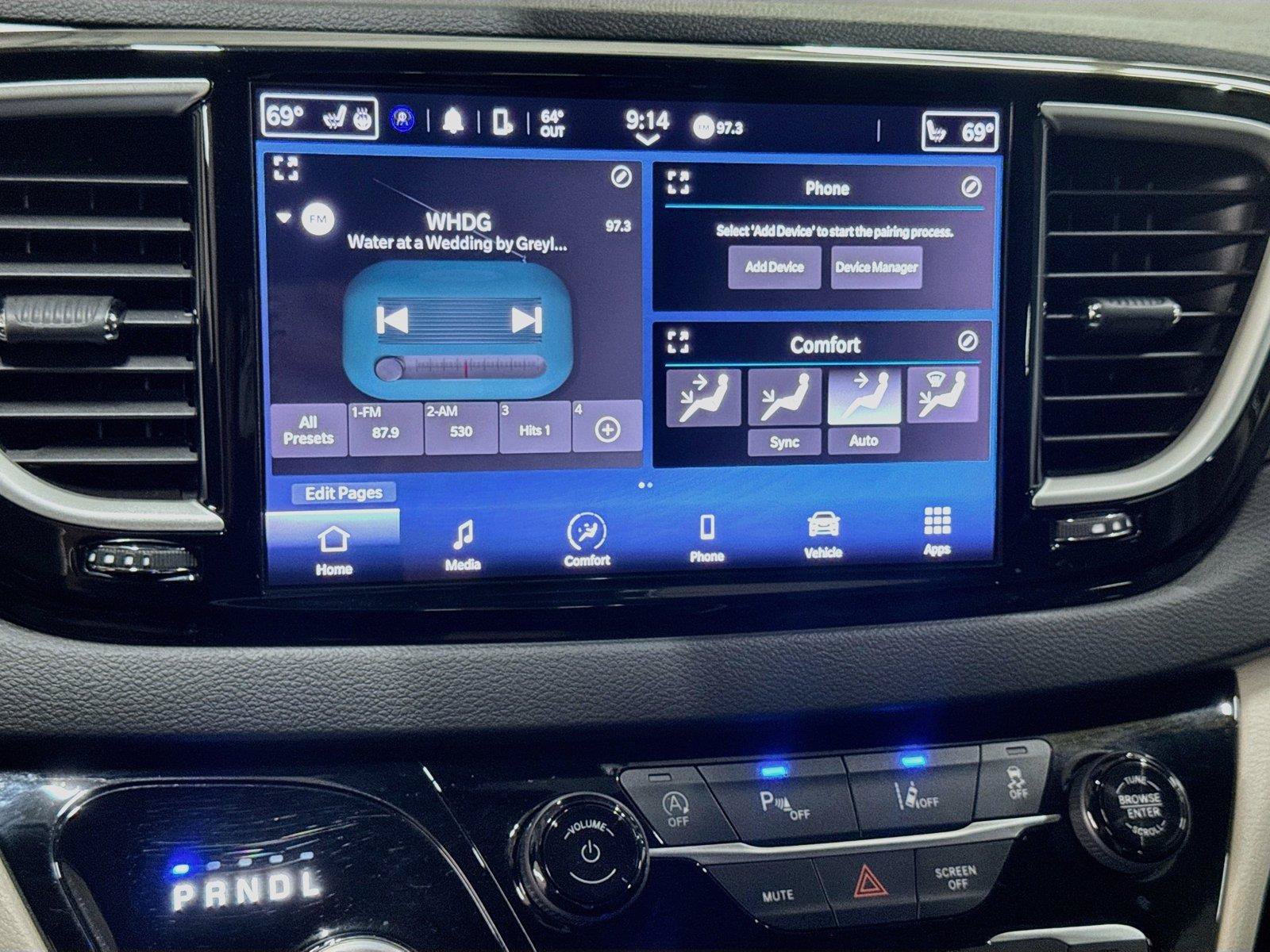 Used 2024 Chrysler Pacifica Touring-L FWD image 7