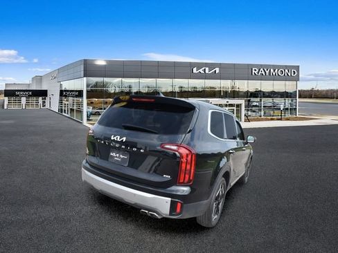 Certified 2023 Kia Telluride S w/ S Sunroof Package AWD/4WD image 3