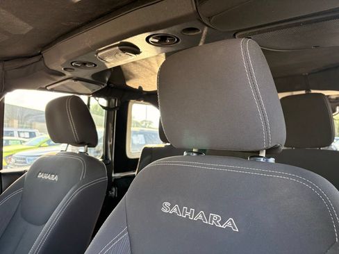 Used 2016 Jeep Wrangler Unlimited Sahara w/ Connectivity Group AWD/4WD image 22