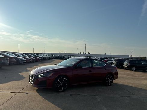 Certified 2025 Nissan Altima 2.5 SR w/ SR Premium Package FWD image 10