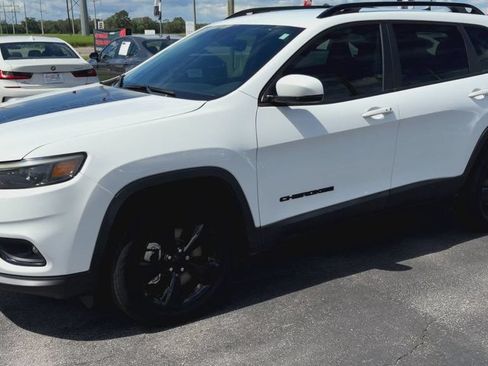 Used 2021 Jeep Cherokee Latitude Plus AWD/4WD image 4