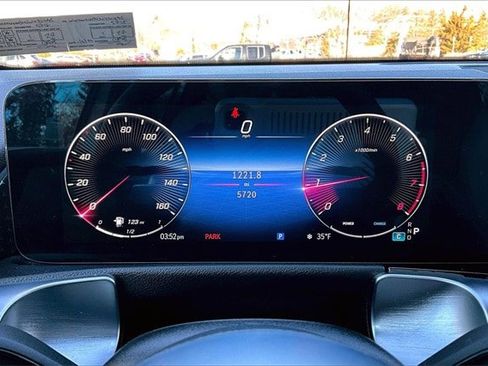 Certified 2025 Mercedes-Benz GLB 250 4MATIC image 16