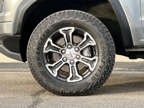 Used 2025 GMC Canyon AT4 image 27