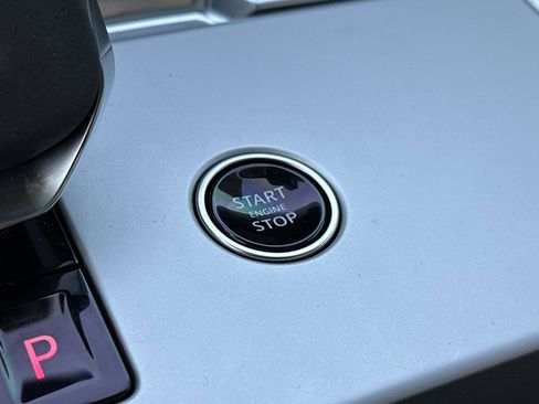 Used 2024 Land Rover Range Rover Long Wheelbase Autobiography image 35