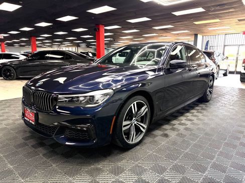 Used 2019 BMW 740i w/ M Sport Package RWD image 7