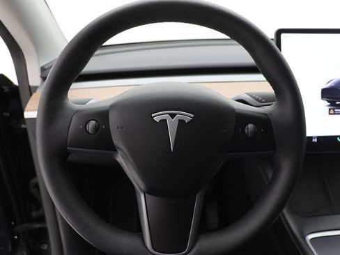 Used 2024 Tesla Model Y Long Range image 17