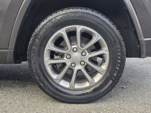 Used 2015 Jeep Grand Cherokee Overland w/ Advanced Technology Group AWD/4WD image 16