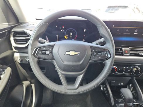 Used 2025 Chevrolet TrailBlazer LT AWD/4WD image 23