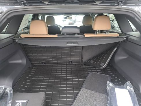 Used 2025 Volkswagen Atlas Cross Sport SE image 25