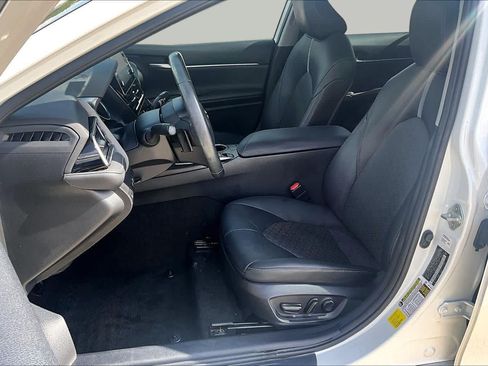 Used 2023 Toyota Camry XSE FWD image 8