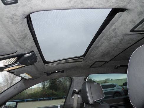 Used 2021 BMW M760i xDrive M760i w/ Luxury Rear Seating Package image 25