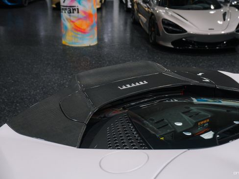 Used 2022 Ferrari SF90 Spider image 17