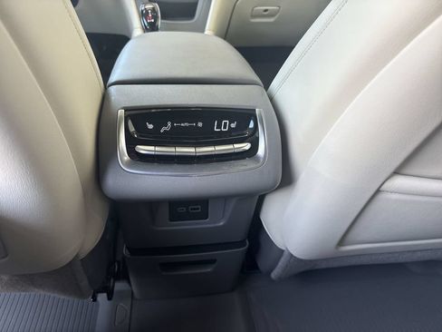 Certified 2024 Cadillac XT6 Premium Luxury w/ Technology Package FWD image 22