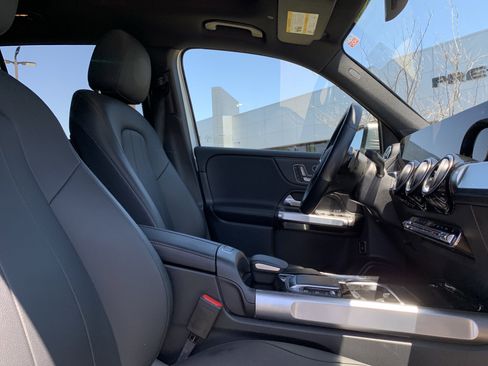 Used 2023 Mercedes-Benz GLB 250 4MATIC image 35