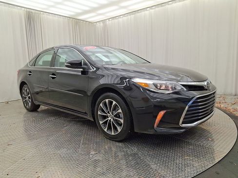 Certified 2017 Toyota Avalon XLE Premium image 2