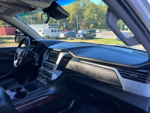Used 2018 GMC Yukon SLT w/ HD Trailering Package image 34