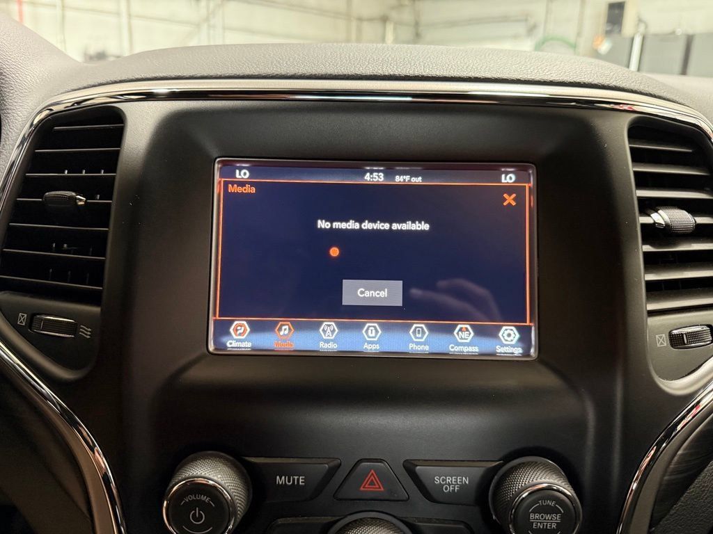 Certified 2020 Jeep Grand Cherokee Laredo AWD/4WD image 12